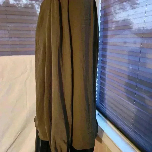 Nine west blouse, olive green Ladies Size Large Button Front Balloon Sleeve NWT - Picture 3 of 7